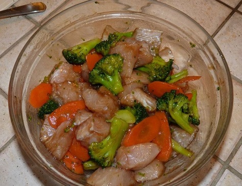 Filets de poisson en marinade de sauce soja et legumes croquants